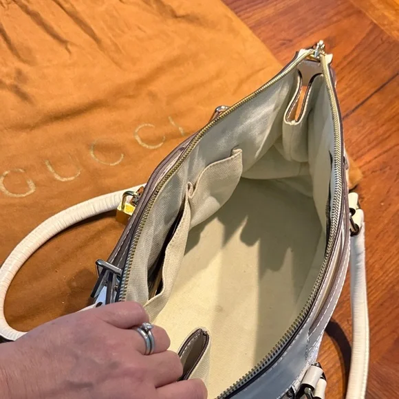 Classic Gucci Padlock - Cream and Brown Satchel with Gold Accents - Picture 7 of 13